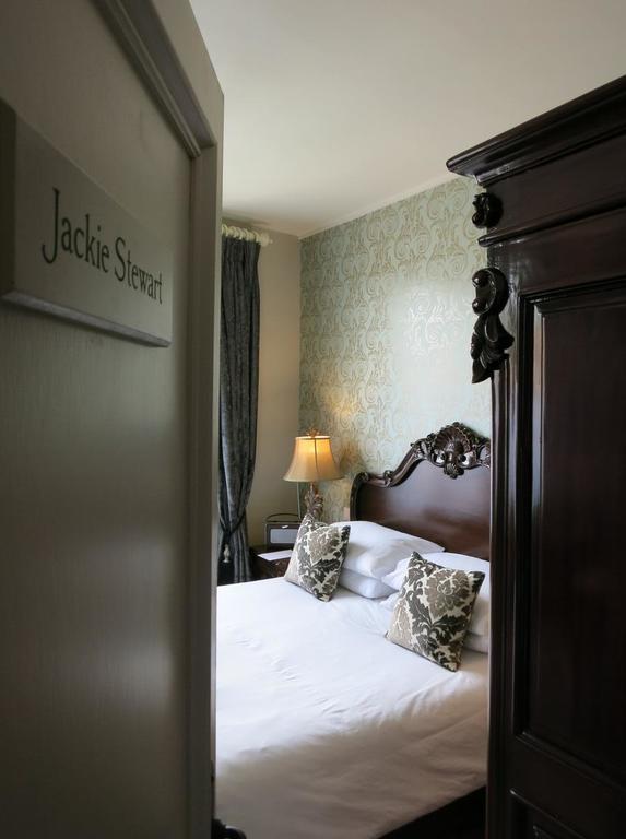 Logis Hotel De France Ла-Шартр-сюр-ле-Луар Экстерьер фото