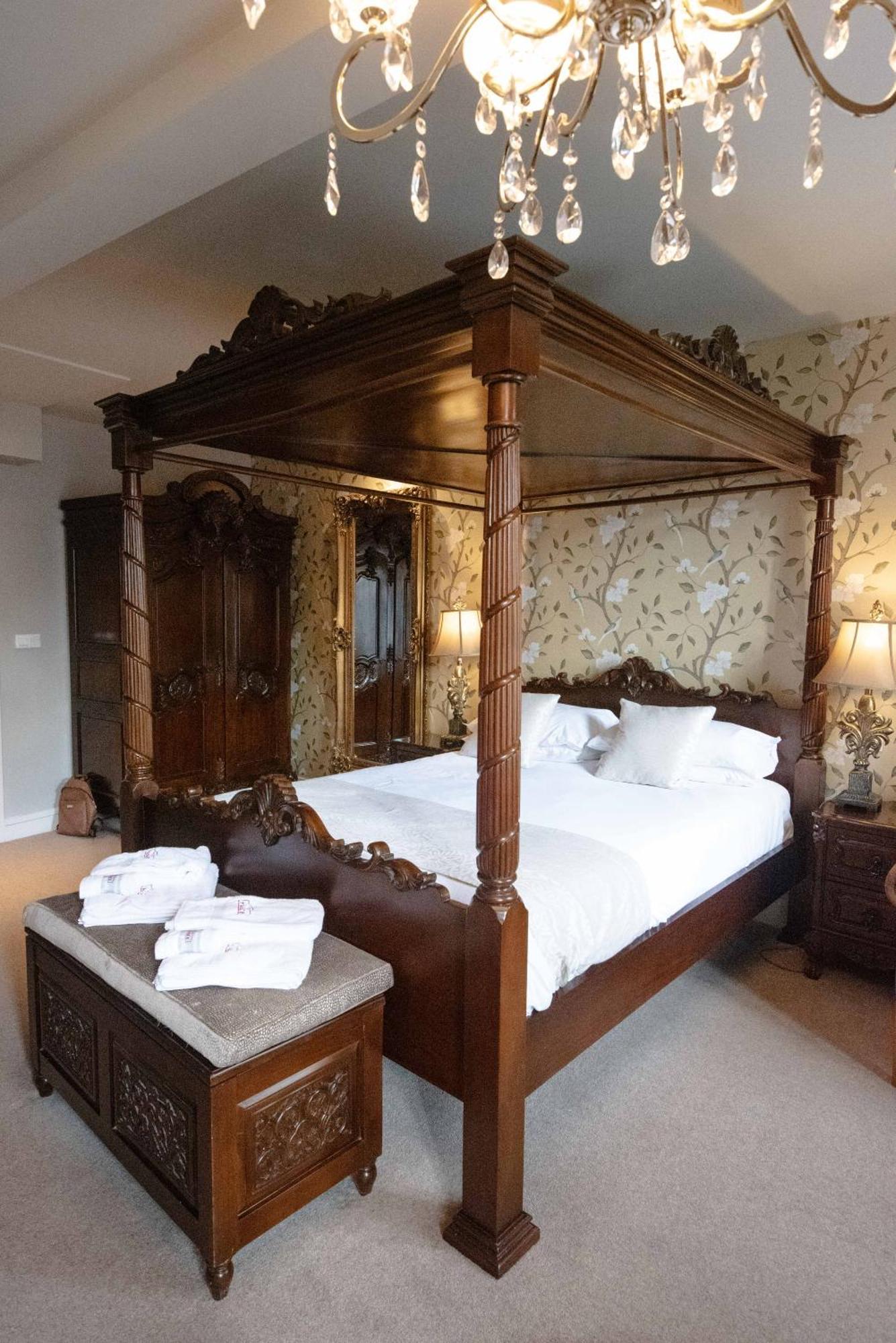 Logis Hotel De France Ла-Шартр-сюр-ле-Луар Экстерьер фото