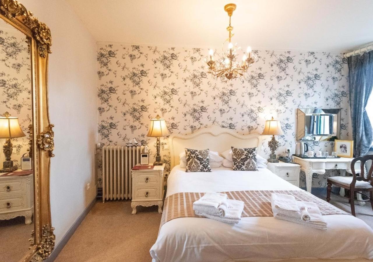 Logis Hotel De France Ла-Шартр-сюр-ле-Луар Экстерьер фото