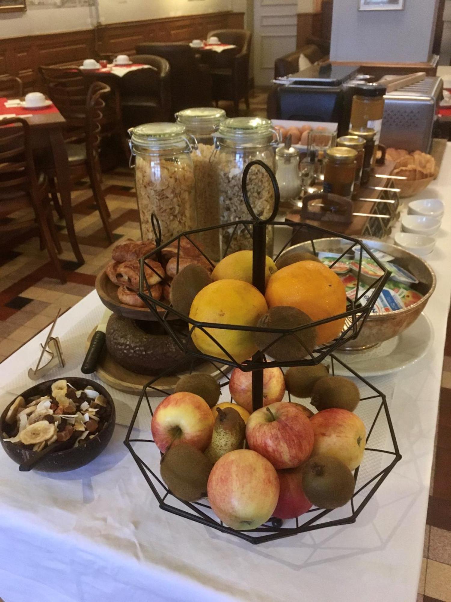 Logis Hotel De France Ла-Шартр-сюр-ле-Луар Экстерьер фото