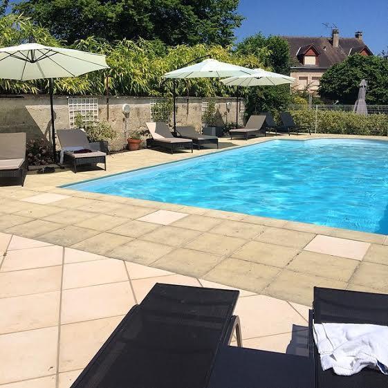 Logis Hotel De France Ла-Шартр-сюр-ле-Луар Экстерьер фото