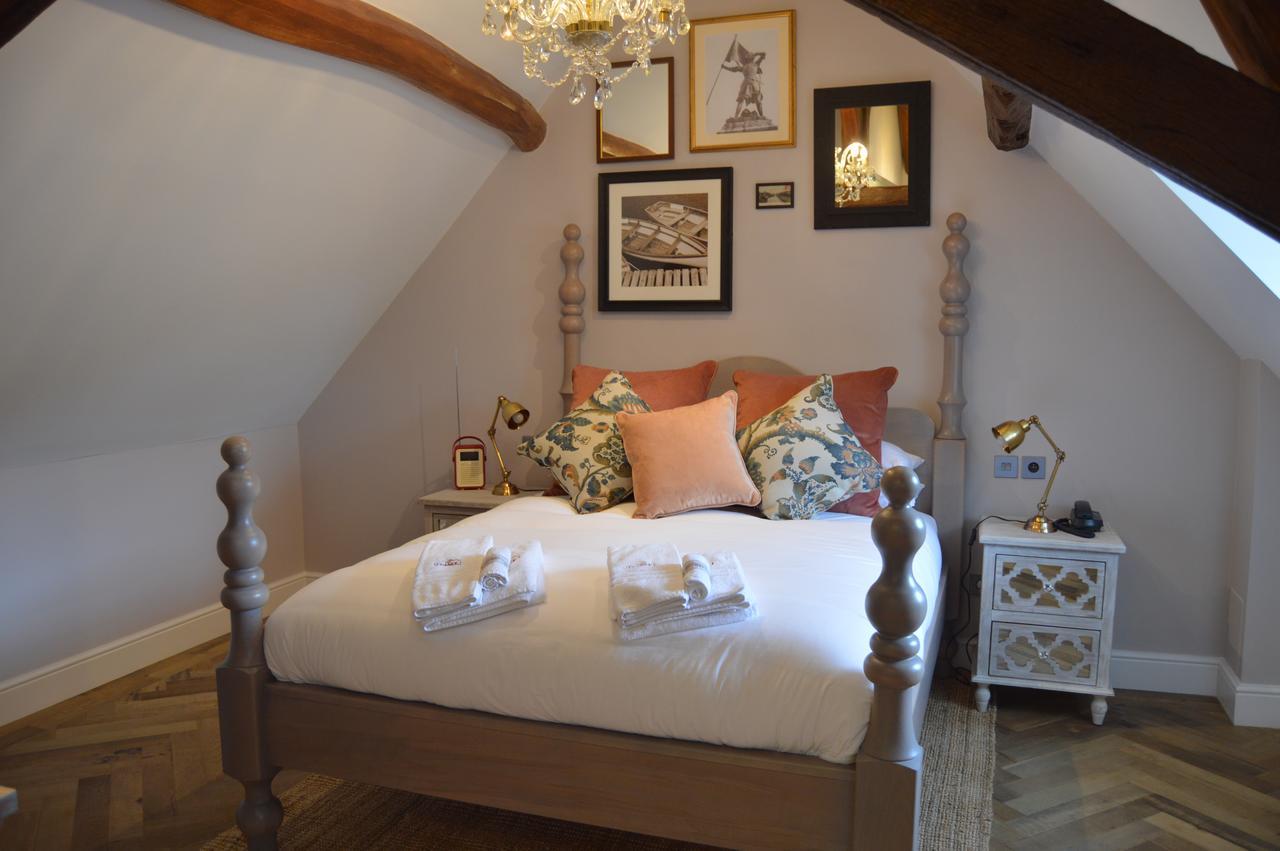 Logis Hotel De France Ла-Шартр-сюр-ле-Луар Экстерьер фото