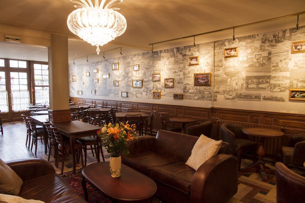 Logis Hotel De France Ла-Шартр-сюр-ле-Луар Экстерьер фото