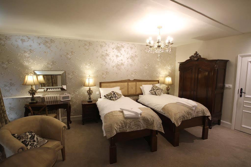 Logis Hotel De France Ла-Шартр-сюр-ле-Луар Экстерьер фото