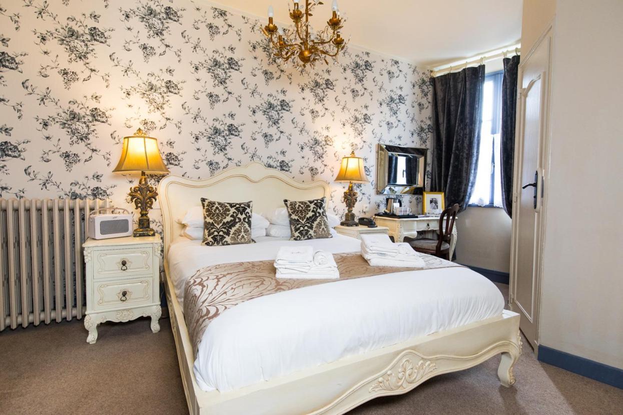 Logis Hotel De France Ла-Шартр-сюр-ле-Луар Экстерьер фото